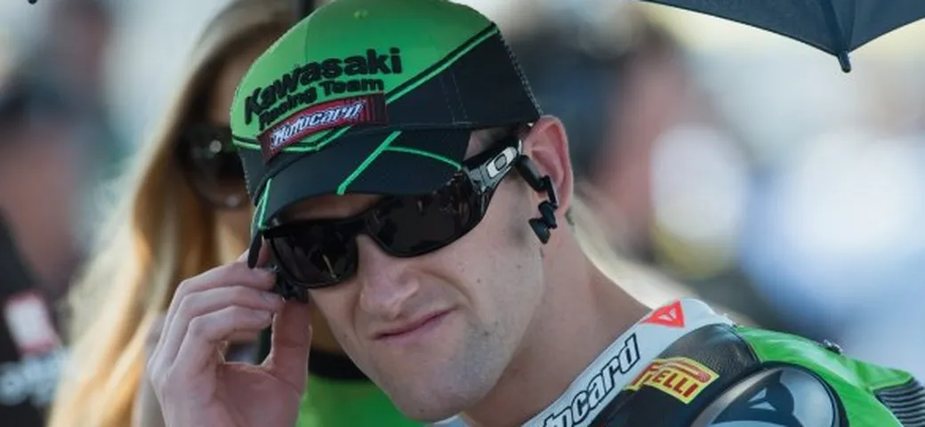 Sykes precede Guintoli e Melandri nella FP1 'bagnata', incidente per Haslam