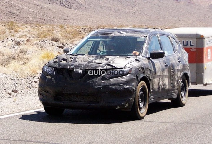 Foto spia Nissan X-Trail