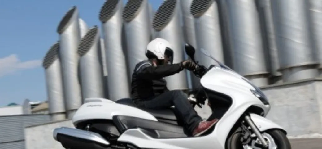 Test Yamaha Majesty 400, una poltrona per due