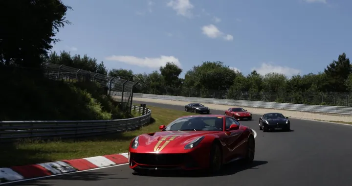 40 Ferrari F12berlinetta al Nurburgring [Video]