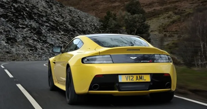 Aston Martin V12 Vantage S: prezzo e specifiche tecniche