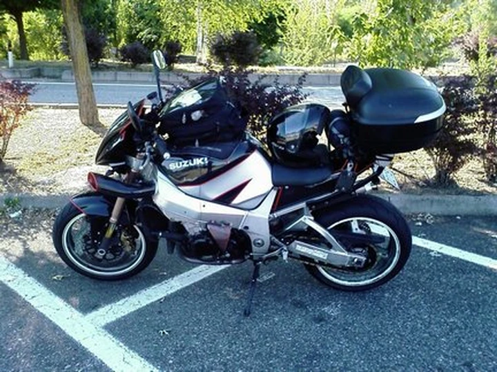 Foto del giorno: in vacanza con la streetfighter