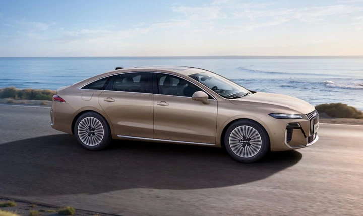 La berlina che costa 12.000 euro e garantisce oltre 2.000 km di autonomia