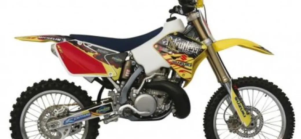 Suzuki RM125/250 Cross Country per il Regno Unito