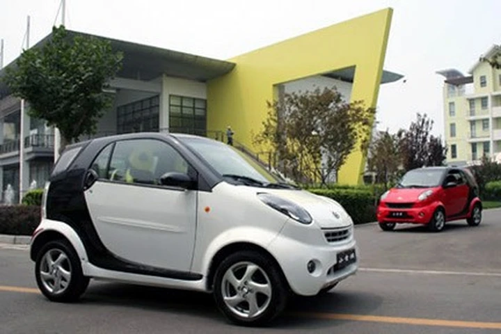 Mercedes riesce a bloccare il clone della Smart: non verrà esposto al MotorShow