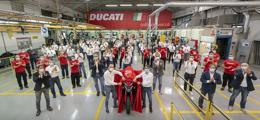 Ducati: parte la produzione della Multistrada V4, la prima moto dotata di radar