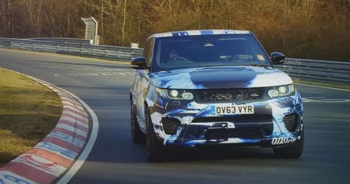 Range Rover Sport SVR: la versione più sportiva monta il V8 da 550 CV