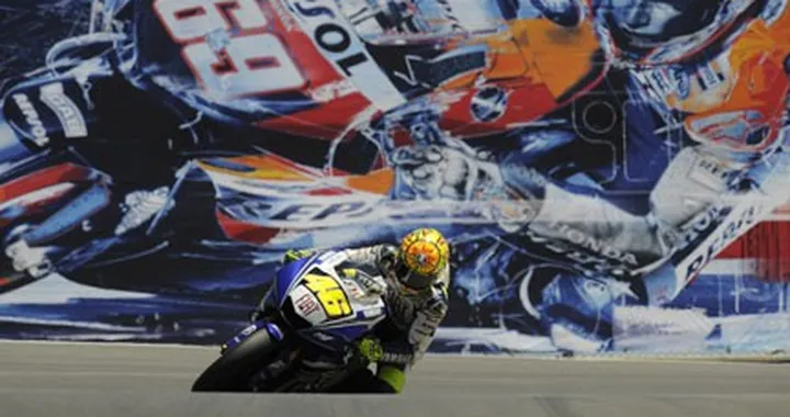 Rossi conquista l'America. Stoner "solo" secondo. Grande Dovizioso. Nuovo volo di Lorenzo