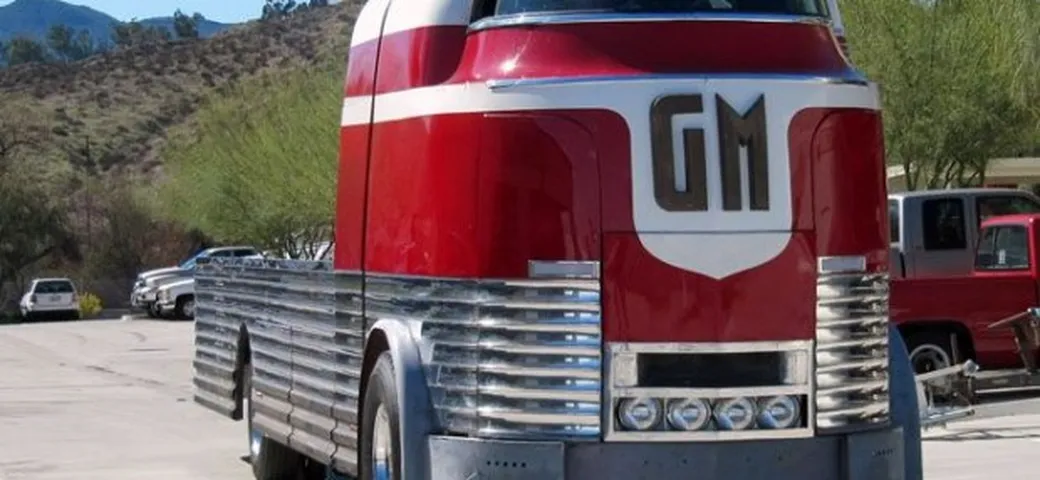 GM Futurliner: un esemplare del 1941 è trasformato in carro attrezzi!