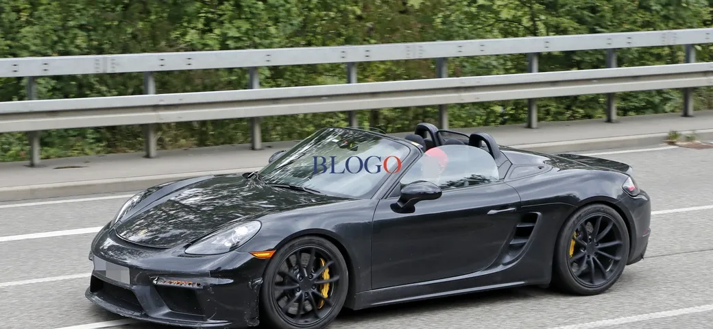 Nuova Porsche Boxster Spyder: foto spia su strada