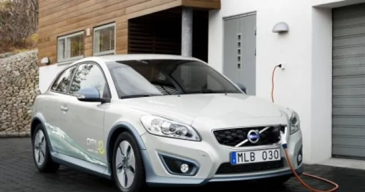 Volvo CED: parte il progetto di ricarica induttiva per le auto elettriche