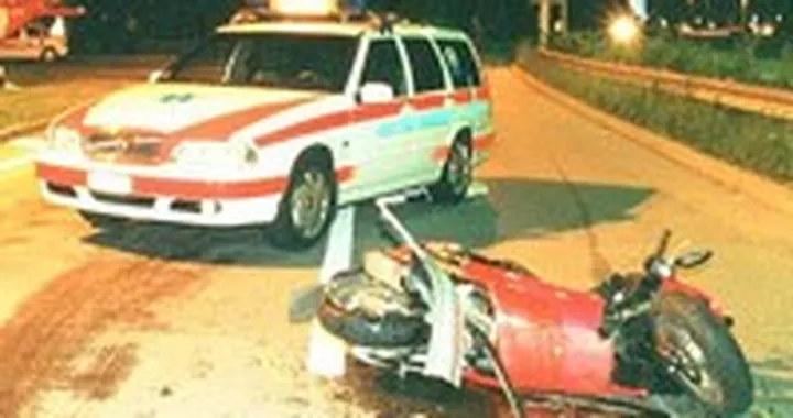 Sequestrano uno scooter e  salvano una vita