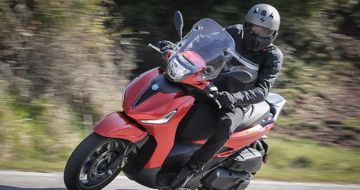 Piaggio Beverly 300 e 400 2021: la prova su strada (VIDEO)