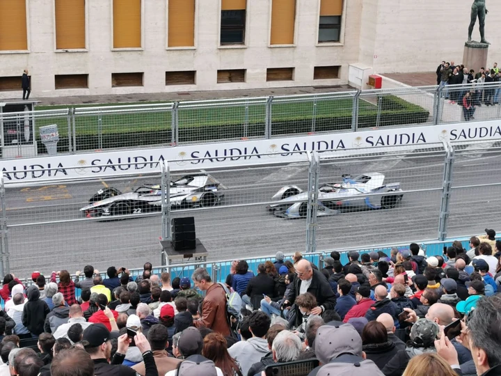 Formula E: maxi-incidente a Roma, bandiera rossa e macchine distrutte