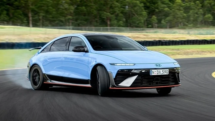 Hyundai Ioniq 6 N debutta con 641 CV e prestazioni da pista