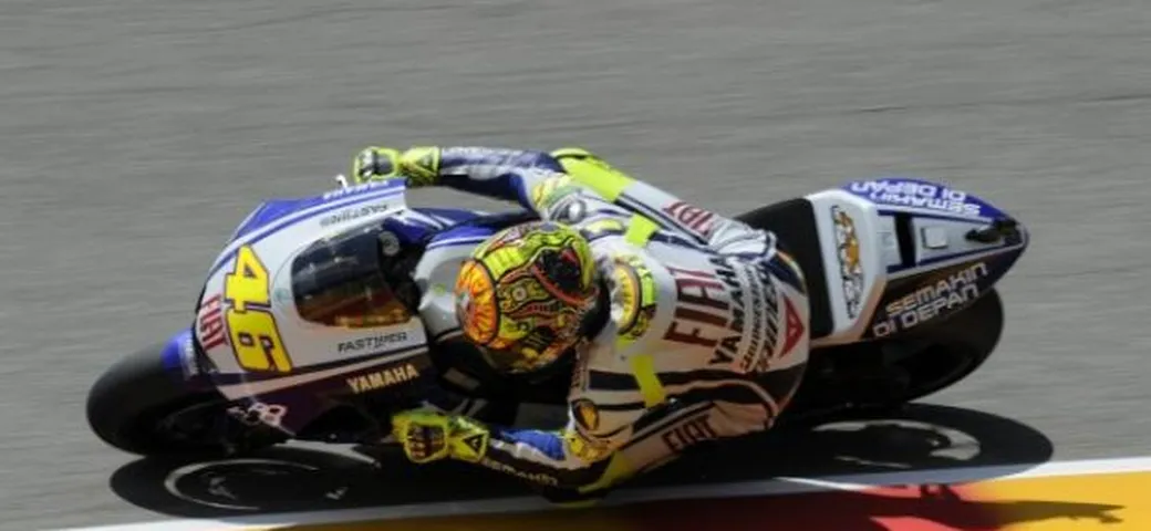 Manda un messaggio a Valentino Rossi con Yamaha Racing