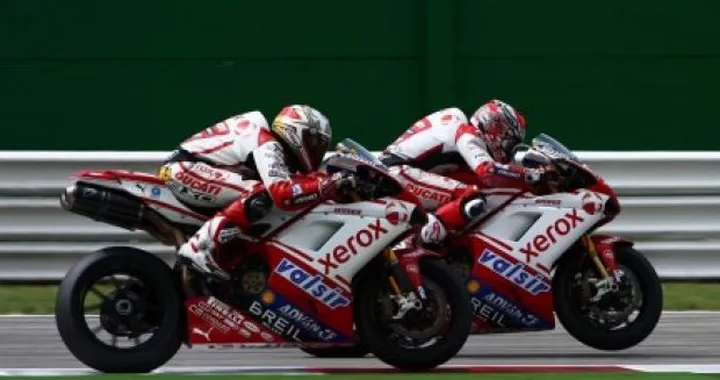 WSBK a Donington: Haga punta alla vittoria, Fabrizio pure...