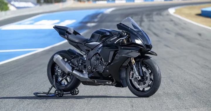 Yamaha R1 RACE 2025: la moto da corsa definitiva per appassionati di Supersport