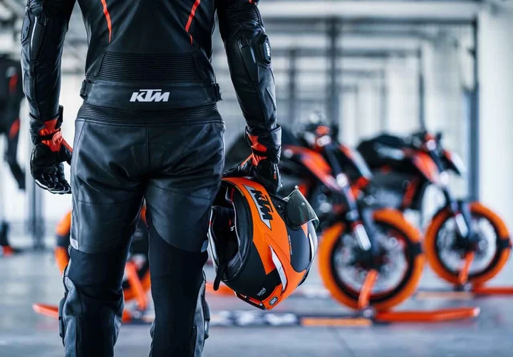KTM 890 DUKE R, il 7 febbraio sarà svelata la versione 2022 con una sorpresa