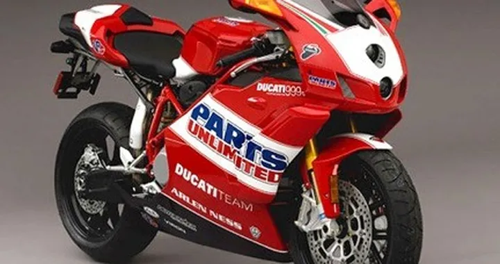 Guida la moto di Ben Bostrom