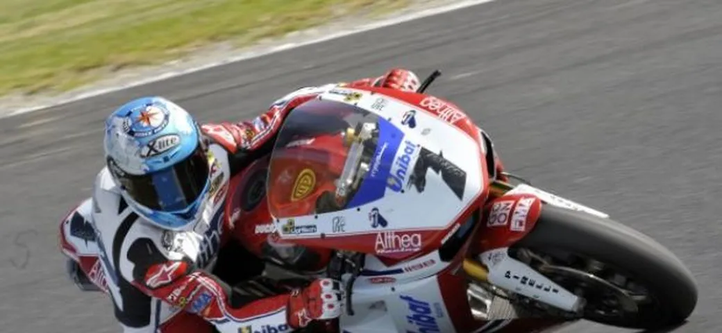 WSBK: Carlos Checa in testa nelle FP1 di Donington Park