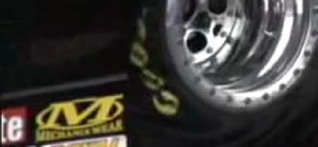 Dragster in slow-motion: gomme come stracci