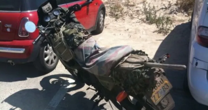Foto del giorno: Moto mimetica a Saint Tropez