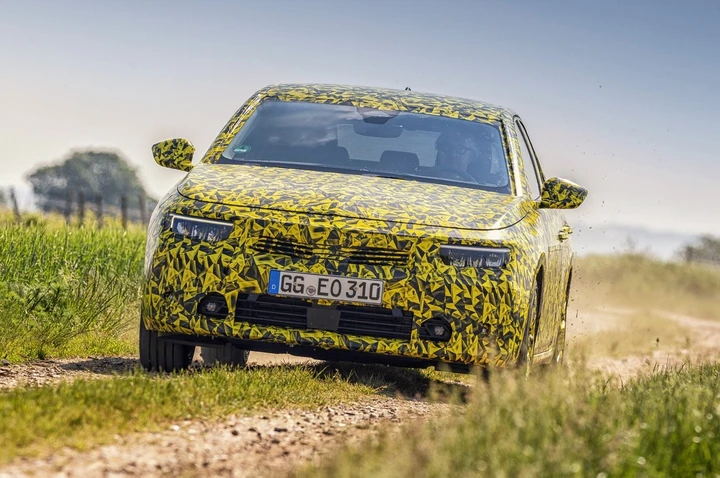 Opel Astra 2022: ultimi test per la nuova generazione