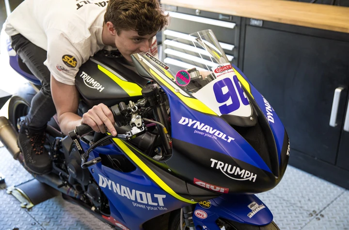 Triumph svela la Street Triple 765 RS che prenderà parte al Campionato British Supersport