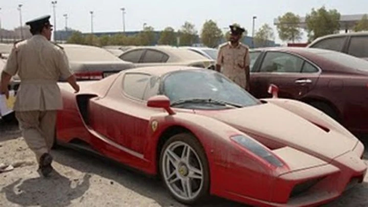 Curiosità: a Dubai va all'asta una Ferrari Enzo... abbandonata!