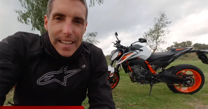 KTM 890 Duke R, la prova su strada (VIDEO)