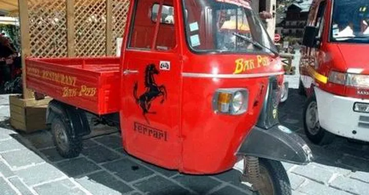 Foto del giorno: la Ferrari a tre ruote