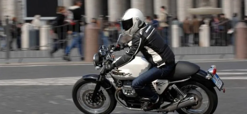 TEST Moto Guzzi V7 Cafè Classic