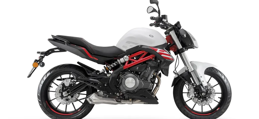 Le 5 moto naked da 300 cc più economiche