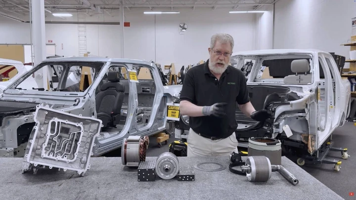 Perché Tesla ha una filosofia diversa: parola di meccanico