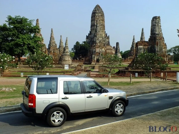 Auto & Turismo: Tailandia con la Land Rover Discovery tra Buddismo, Wat, e sorrisi