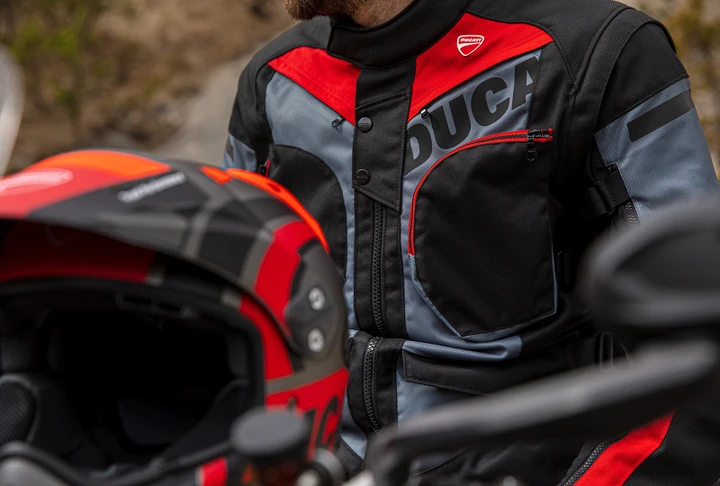 Ducati, la collezione abbigliamento 2023