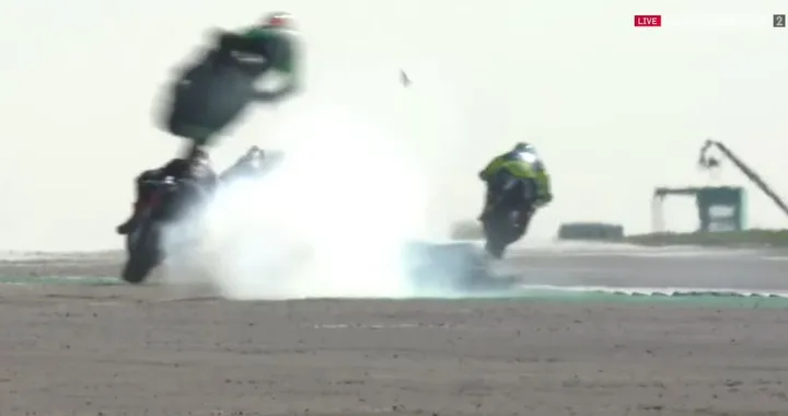 BSB, impressionante incidente nella Superstock 1000  [Video]
