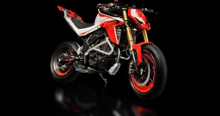 Hero 2.5R XTunt: debutta la nuova naked in forma di concept