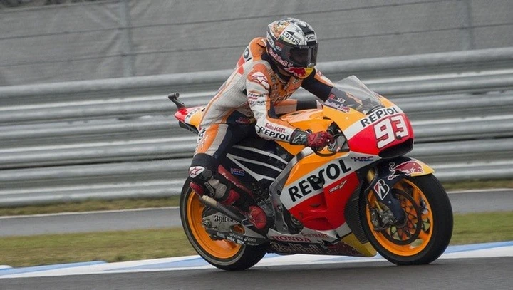 Marquez giù dal podio a Motegi: 