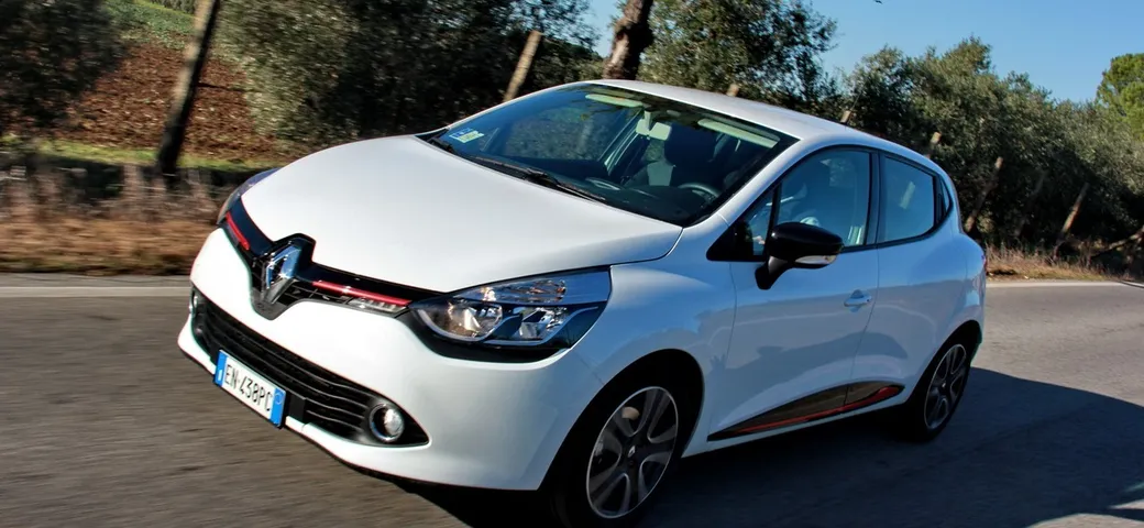 Renault Clio 1.5 dCi e Clio 900 TCe: informazioni, prezzi e prova