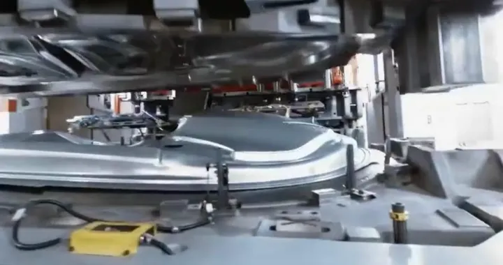 Tesla: riprese folli con un drone nella Gigafactory di Berlino [Video]