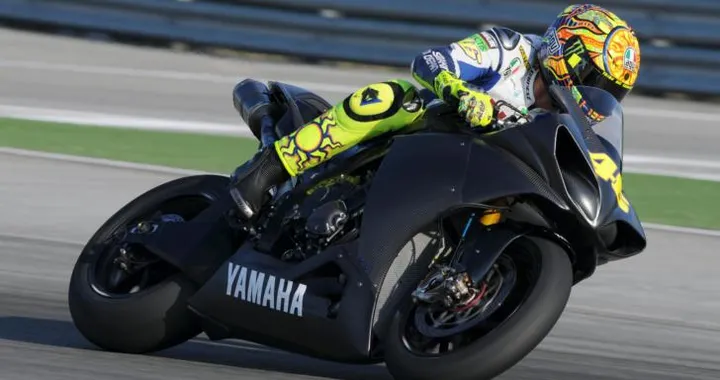 Yamaha: Valentino Rossi testerà la nuova YZF-R1 2015 in Giappone
