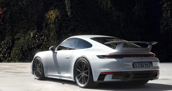 Porsche 911: kit ufficiali per personalizzare la 992