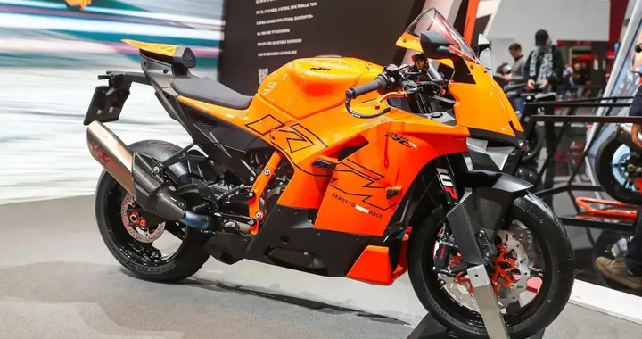 KTM 990 RC R 2026: la supersportiva estrema da 128 CV e 947 cc