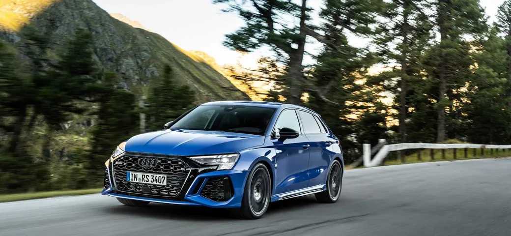Audi RS3 performance edition: svelata la compatta da 300 km/h