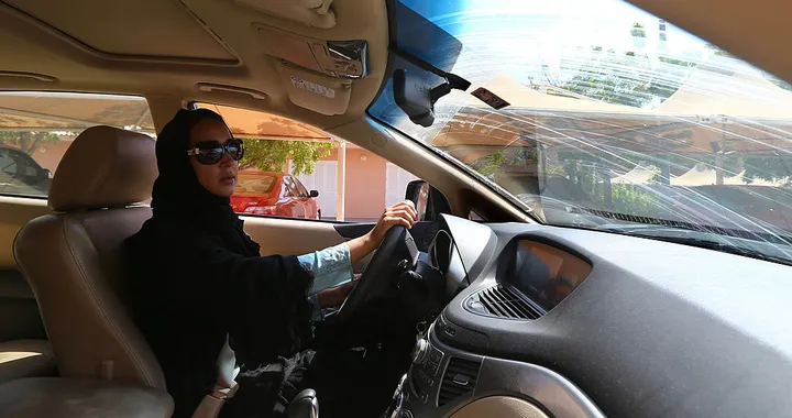 L'Arabia Saudita concede alle donne di guidare