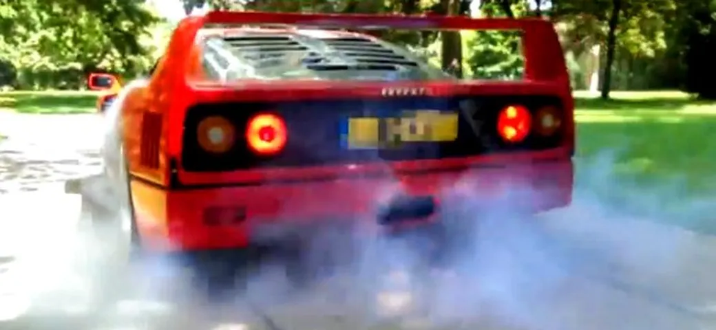 Ferrari F40: il burnout è del diciassettenne