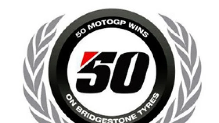 Casey Stoner regala alla Bridgestone la 50a vittoria