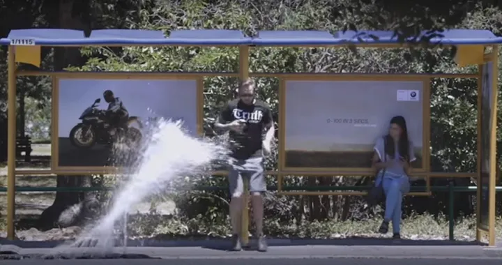 Divertente video commerciale della BMW S1000RR